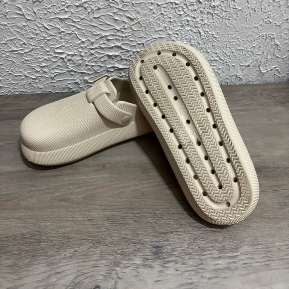 MIA Lida Slip-on Clog - Picture 4 of 4